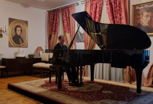 Abendliches Konzertbesuch: Hr. Professor Pawel Kubica spielt Chopin